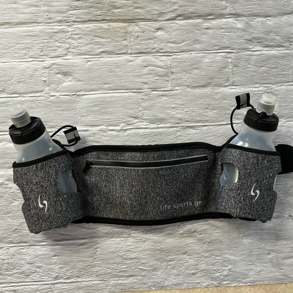 NWOT Life-Sports Gear Wave Hydration Belt with 2 Jet Valve Bottles Unisex